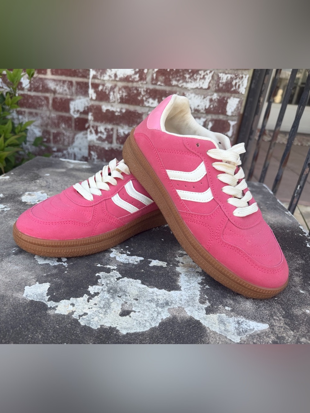 Nicole Miller NIXIE Platform Gum Bottom Sneaker Shoe Sz 8.5 Hot Pink/Bone NEW